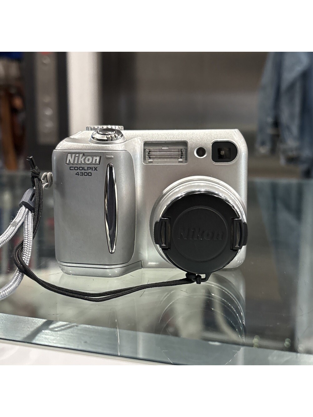 Vintage Nixon Coolpix 4300 Camera With Battery Included